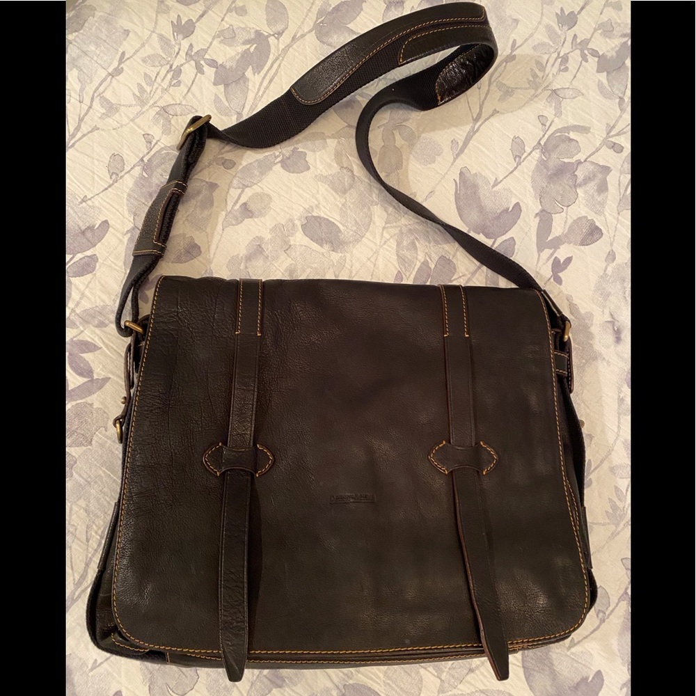 🌟🌟 Sale 🌟🌟Dooney & Bourke Black Leather Messenger Bag